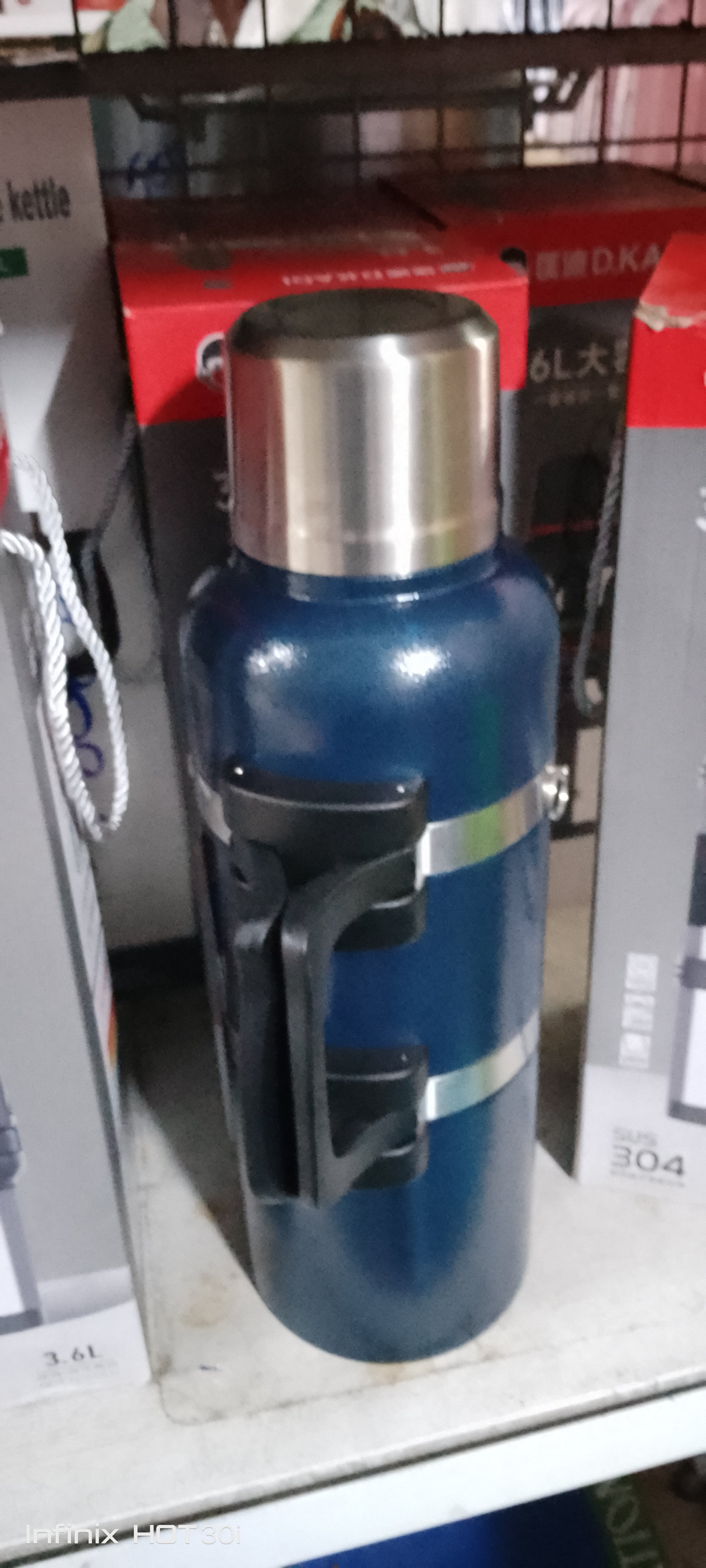 THERMOS ISOTHERME EN ACIER INOXYDABLE AVEC POIGNÉE 4000ml