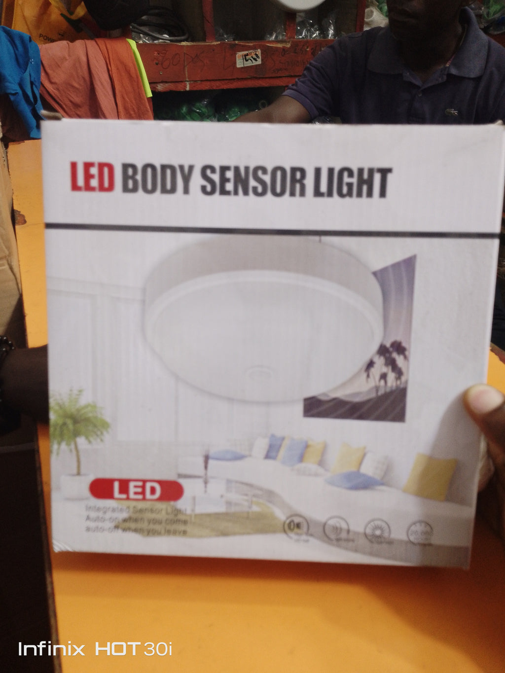 Une ampoule led détecteur de mouvement 20w
