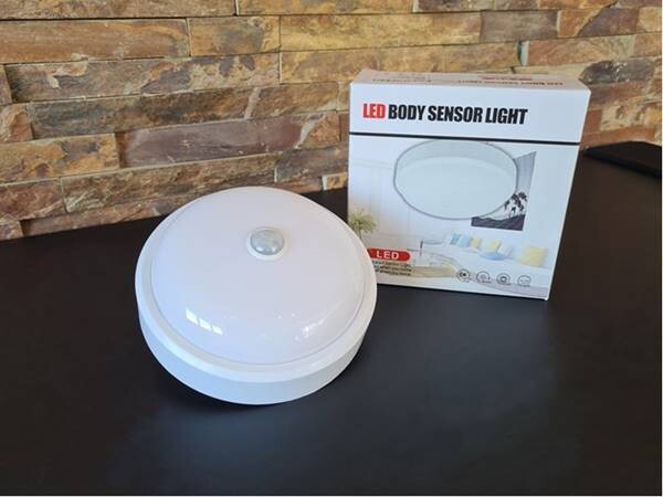Une ampoule led détecteur de mouvement 20w