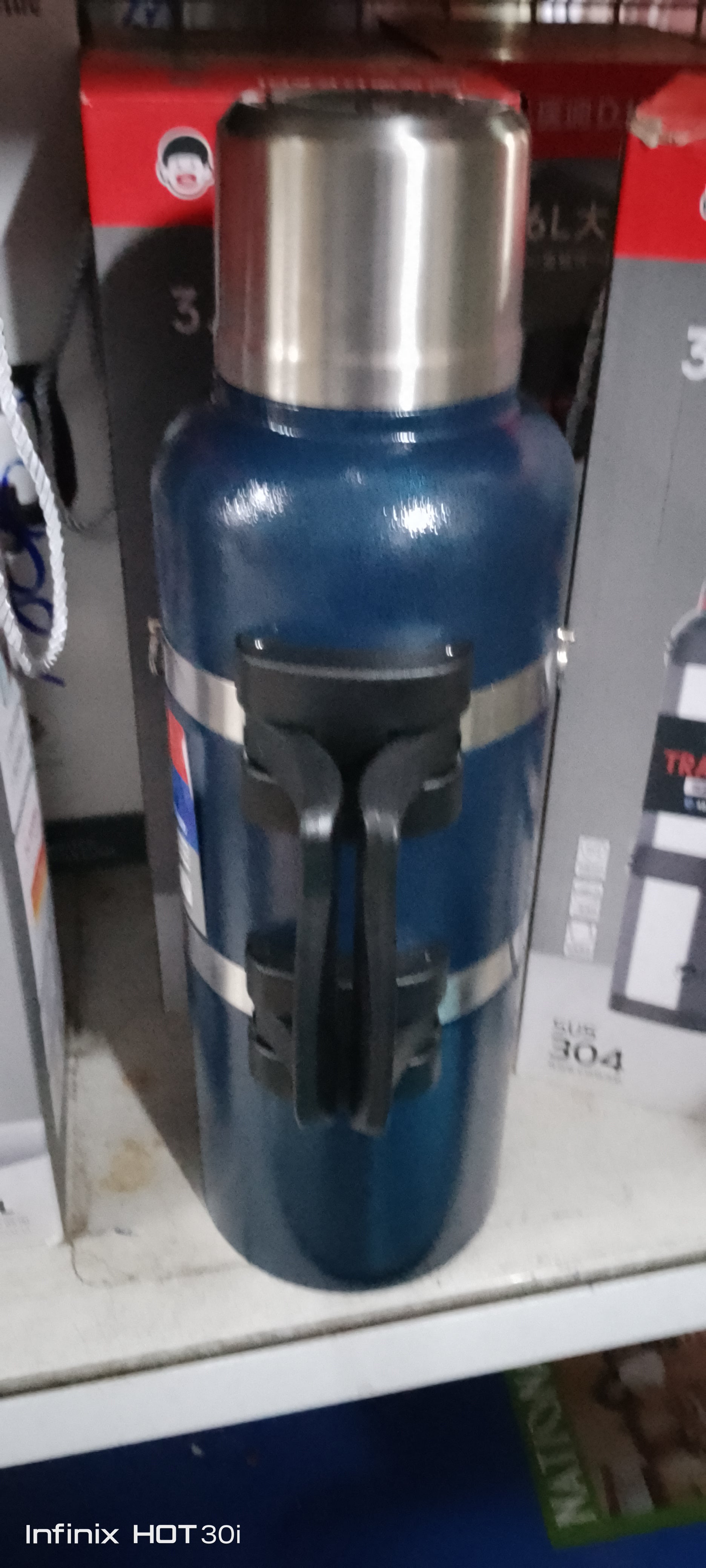 THERMOS ISOTHERME EN ACIER INOXYDABLE AVEC POIGNÉE 4000ml