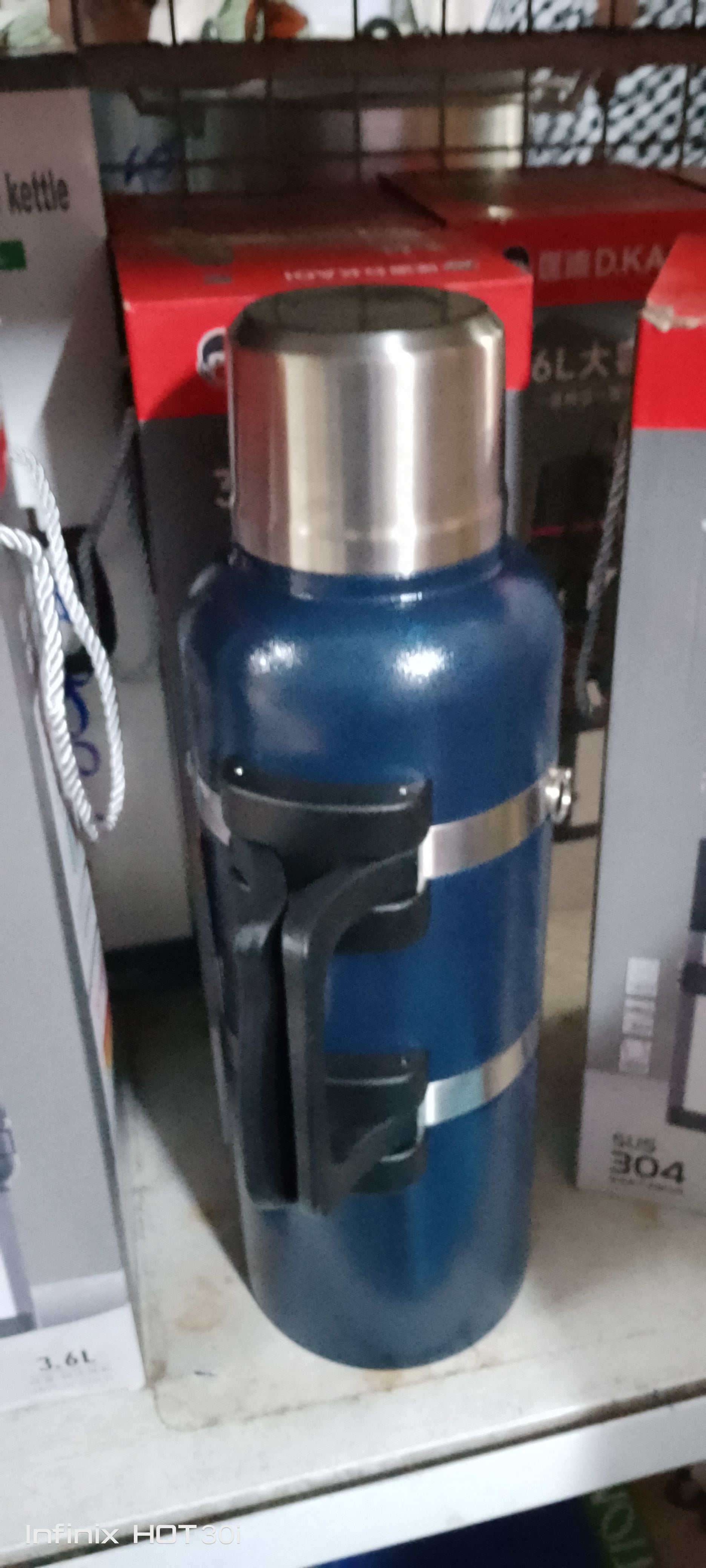THERMOS ISOTHERME EN ACIER INOXYDABLE AVEC POIGNÉE 4000ml
